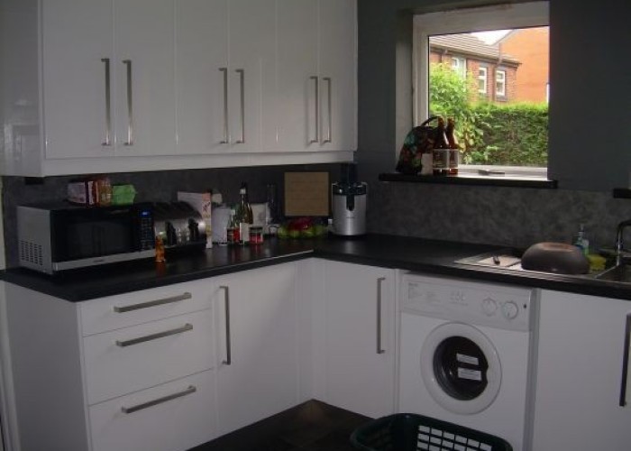 7. Kitchen (Cream or White units)