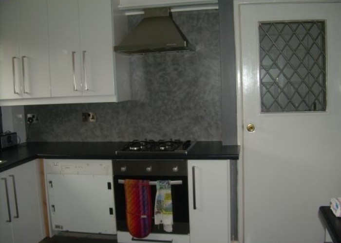 9. Kitchen (Cream or White units)