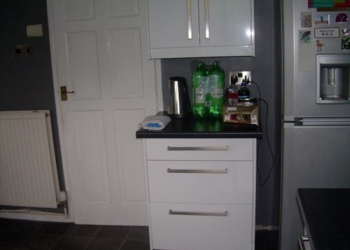 10. Kitchen (Cream or White units)