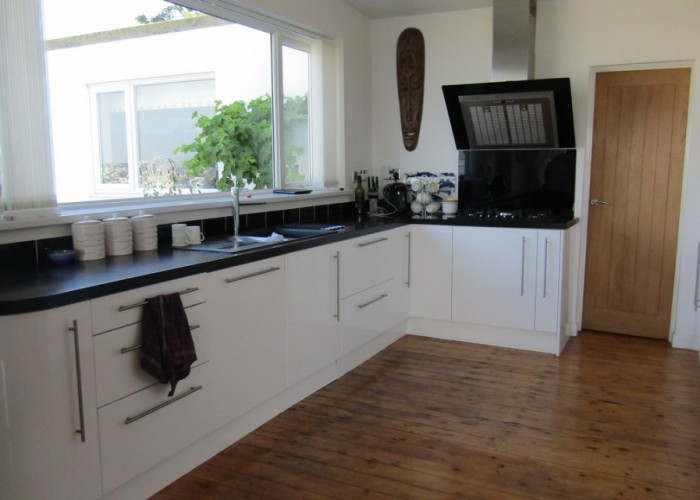 4. Kitchen (Cream or White units)