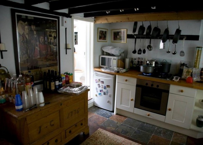 5. Kitchen (Rustic)