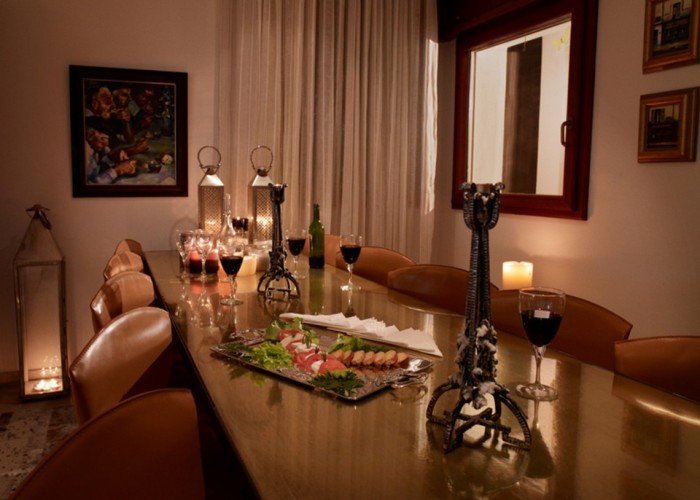 12. Diningroom