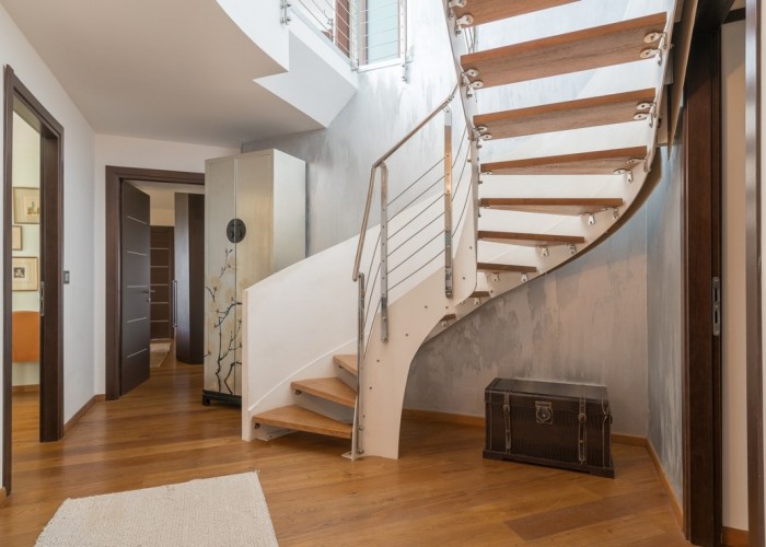 15. Staircase (Spiral)