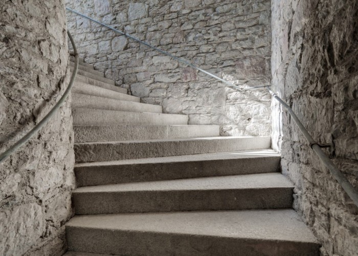 12. Staircase (Spiral)