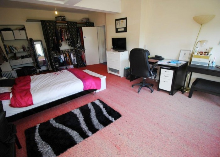 60. Bedroom (Double)