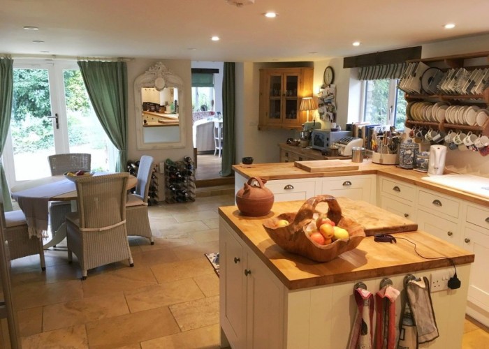 13. Kitchen (Cream or White units)