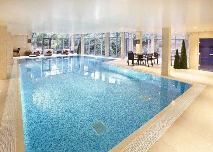11. Swimming-pool
