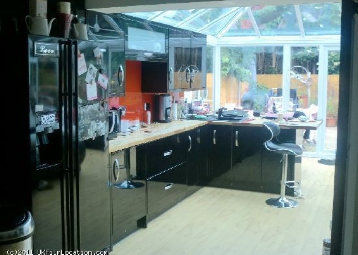 2. Kitchen (Coloured units)