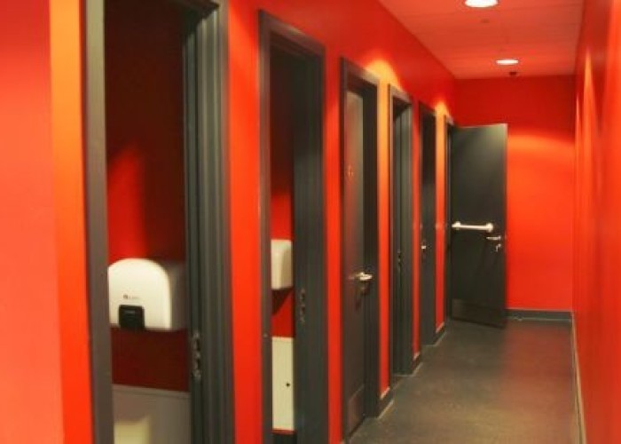 28. Toilet / Toilet Block