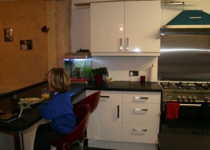 7. Kitchen (Cream or White units)