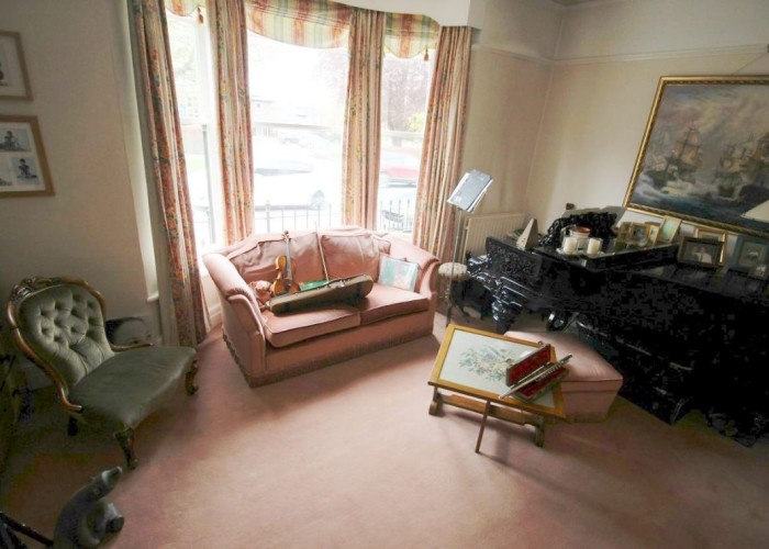 1. Livingroom, Piano