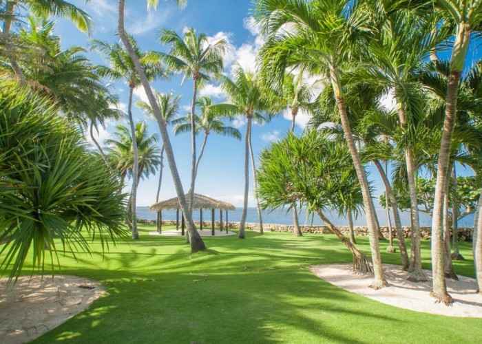 33. Gardens, Sea / Beach View