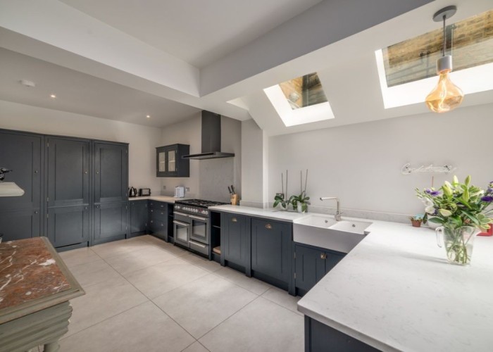 6. Kitchen (Coloured units)