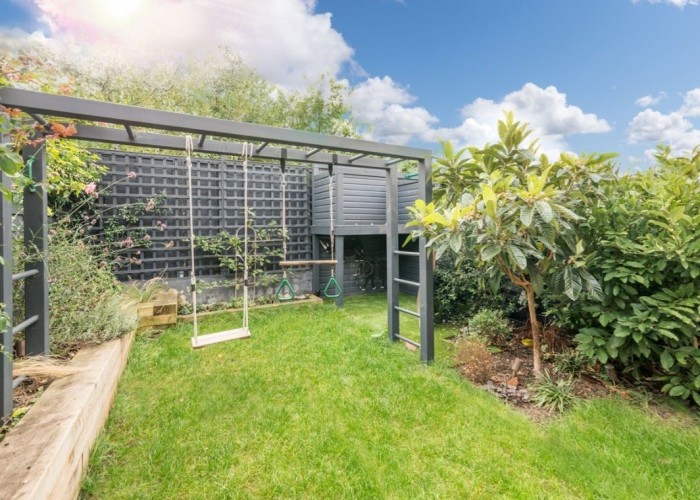 37. House / Cottage Exterior