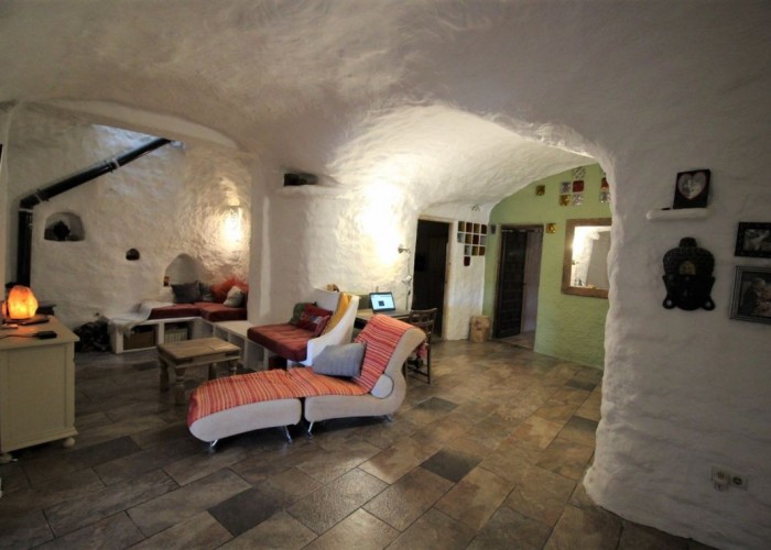4. Livingroom, Cave