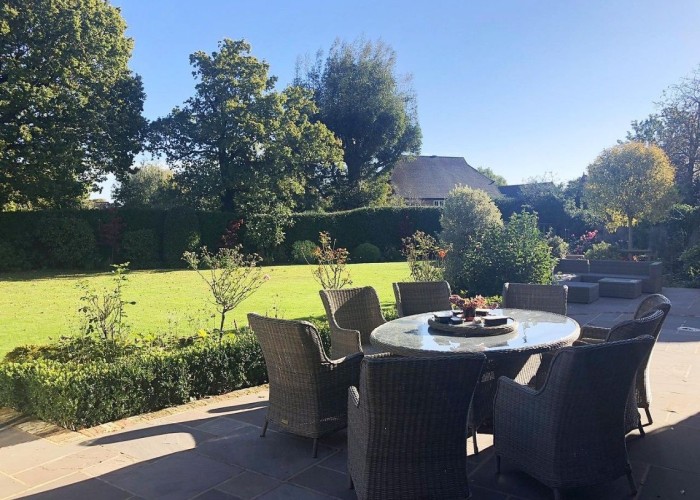 17. Gardens, Patio / Veranda