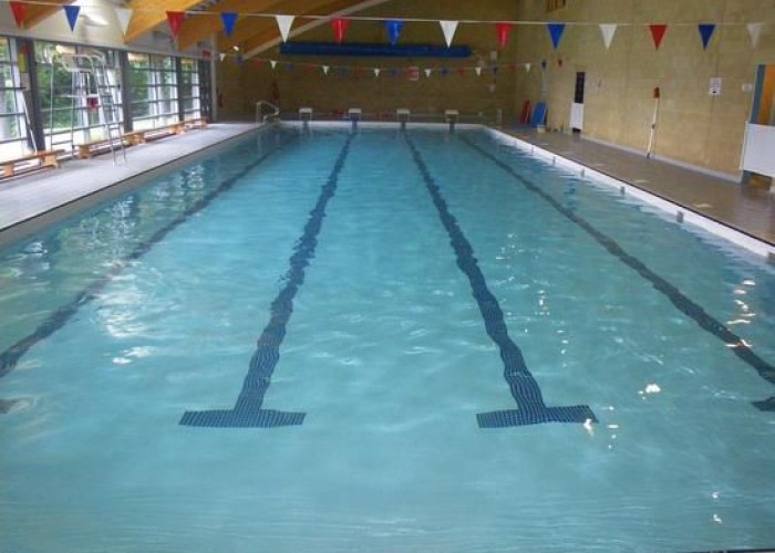 11. Swimming-pool
