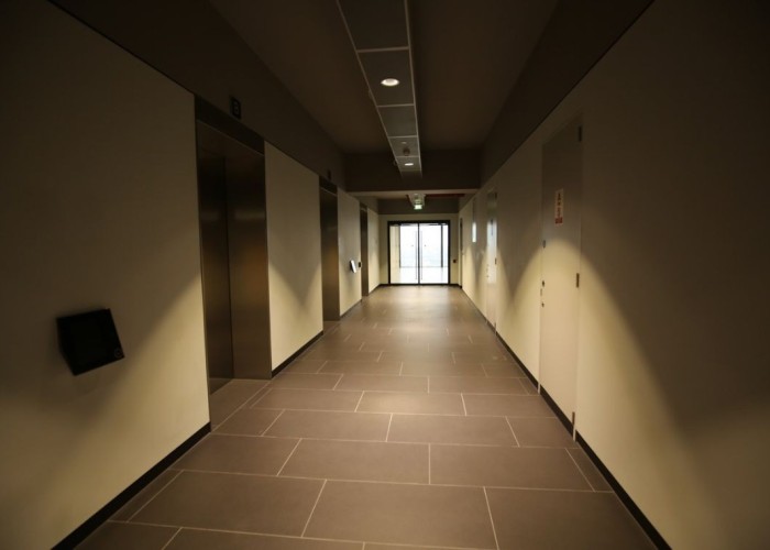 25. Corridor