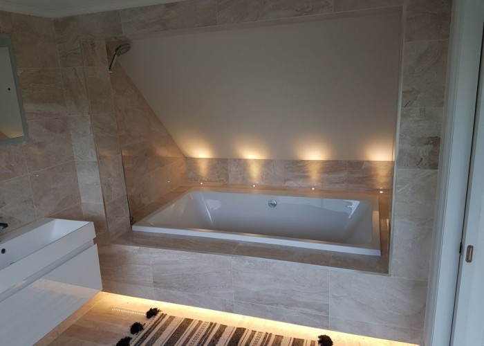 12. Bathroom (Large)