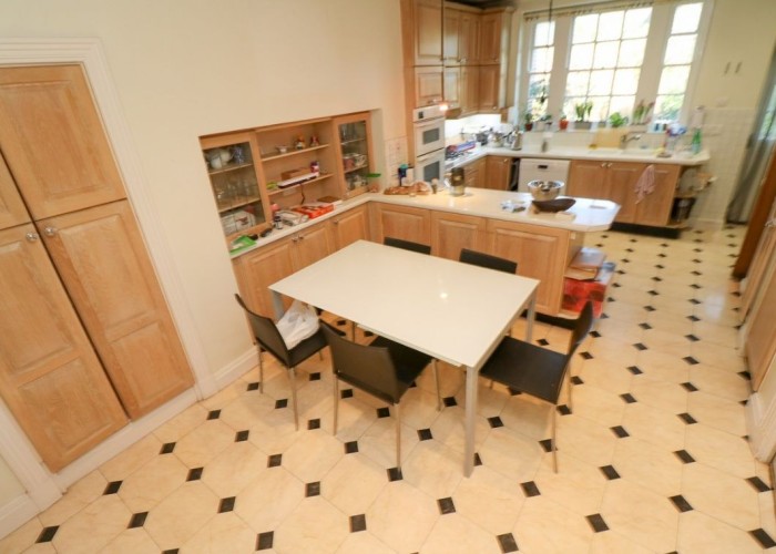 18. Kitchen (With Island), Kitchen (Wooden Units), Kitchen With Table