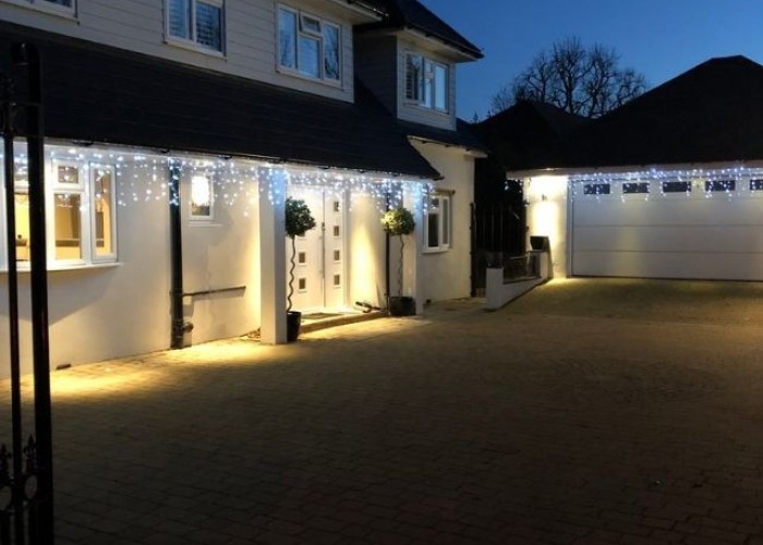 10. Exterior, Driveway