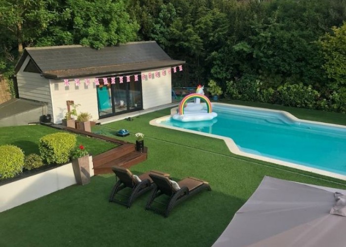 11. Swimming-pool, Garden (Rear, Large)
