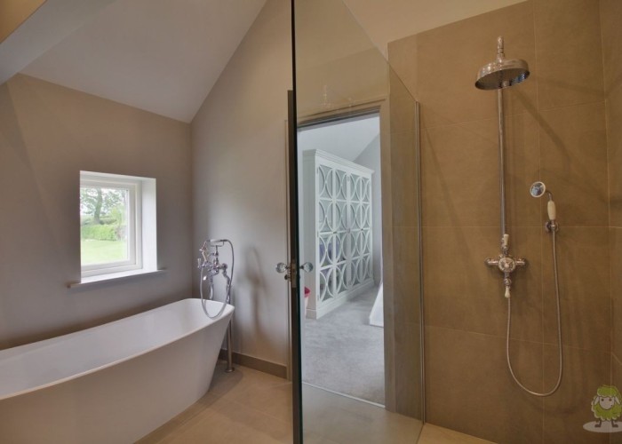 11. Bathroom (Roll Top), Bathroom (Shower and bath)