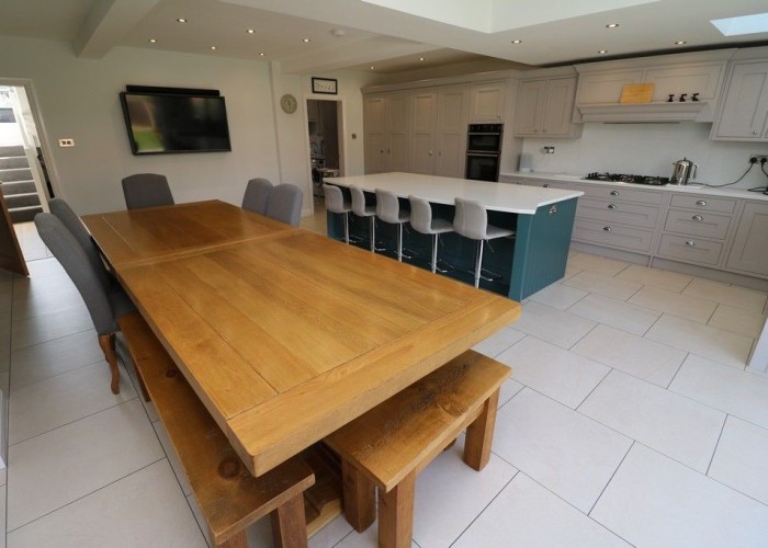 8. Kitchen With Table