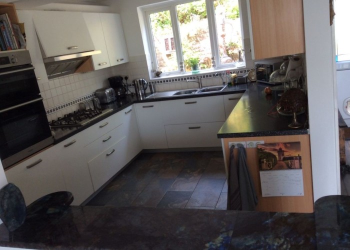 3. Kitchen (Modern)