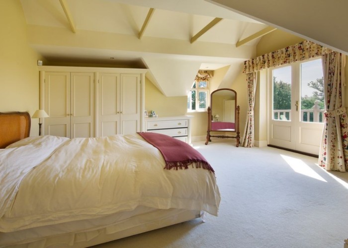 12. Bedroom (Master/En-Suite)