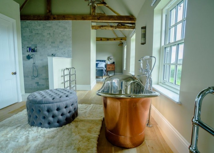 16. Bathroom (Double Bath), Bathroom (Copper Bath)