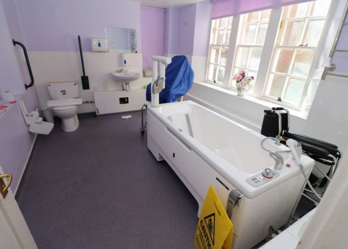36. Bathroom (Large), Disability Features