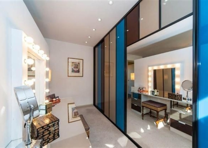 7. Walk-in Wardrobe