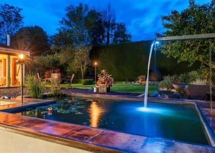 11. Swimming-pool
