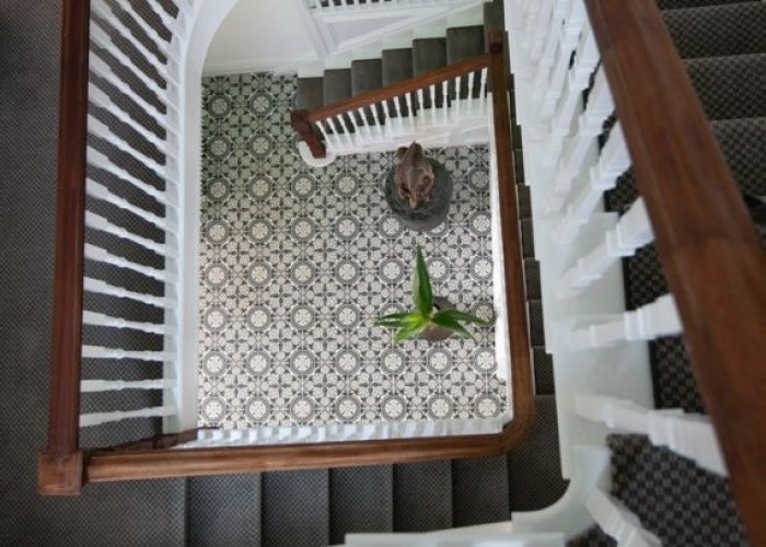 35. Staircase (Sweeping)