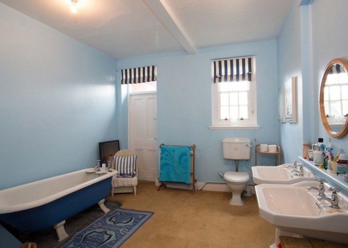 32. Bathroom (Large), Bathroom (Roll Top), Bathroom (2 sinks)
