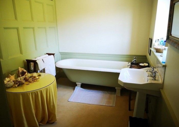 37. Bathroom, Bathroom (Roll Top)