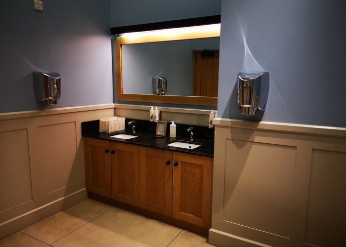 29. Bathroom (2 sinks)