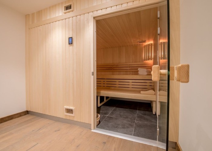 11. Sauna / Steam Room