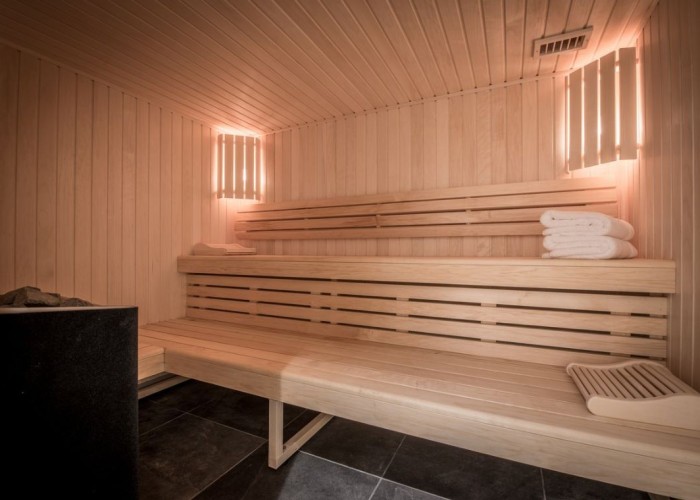 12. Sauna / Steam Room