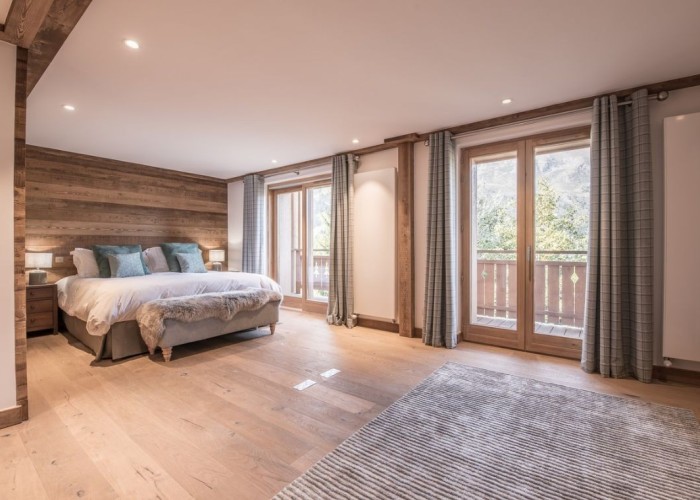 13. Bedroom (Master/En-Suite)