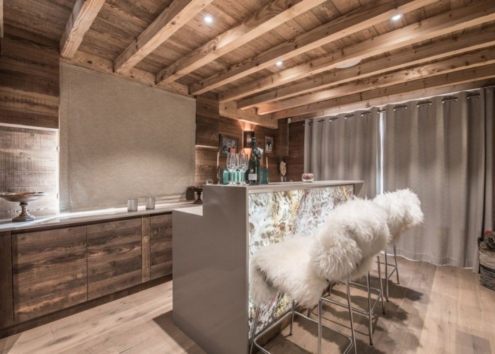19. Bar (Home)