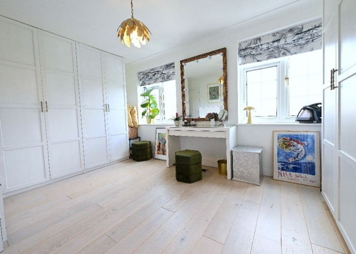 8. Dressing Room/Walk-in Wardrobe