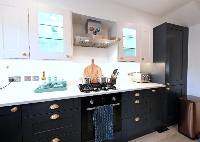 4. Kitchen (Gas Hob)