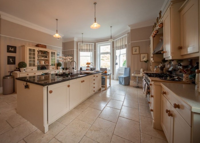 38. Kitchen (With Island), Kitchen (Cream or White units)