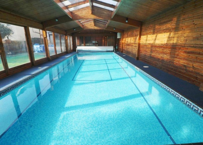 17. Swimming-pool, Pool (House)