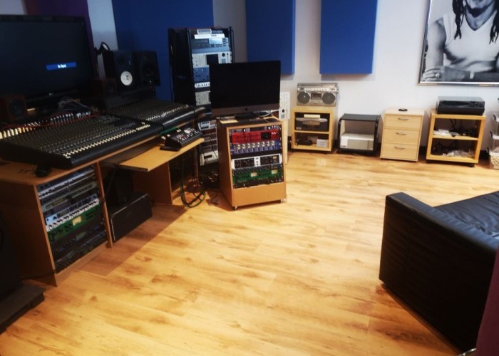 1. Studio, Coronavirus-Friendly