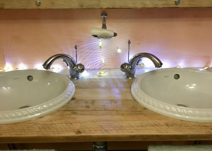 13. Bathroom (2 sinks)