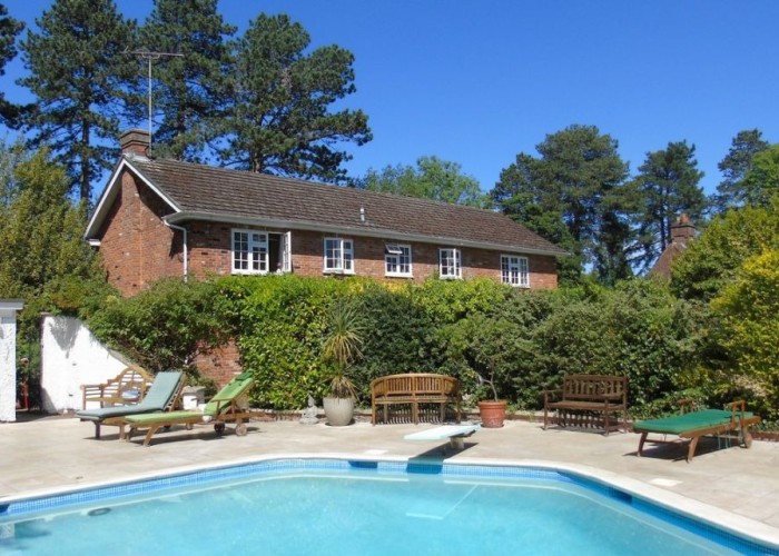 16. Swimming-pool