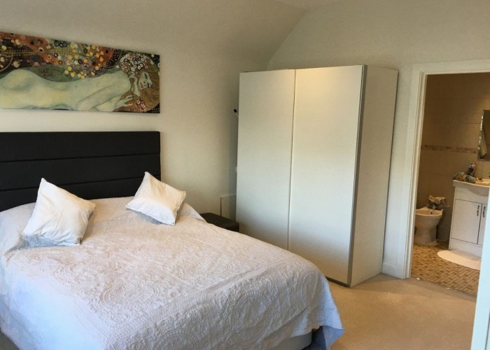 15. Bedroom (Master/En-Suite)